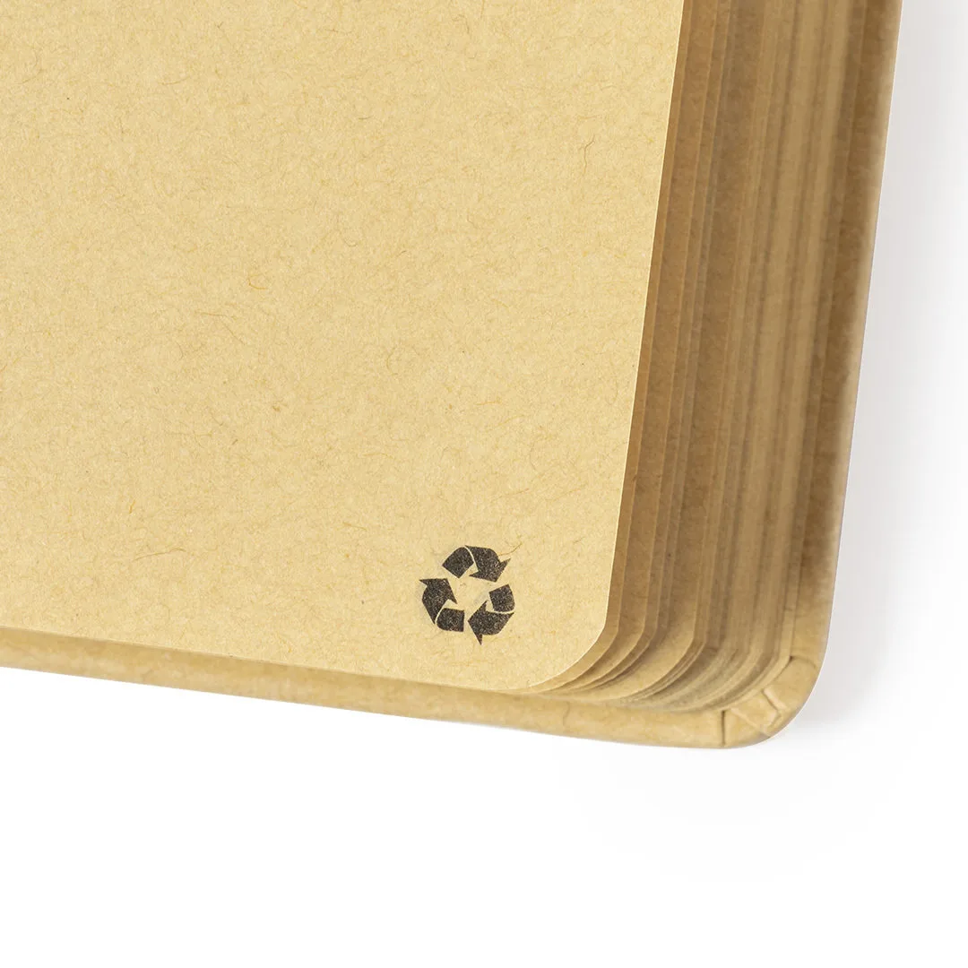 Block notes Klamax A5 con copertina rigida riciclata ed etichetta, vista frontale