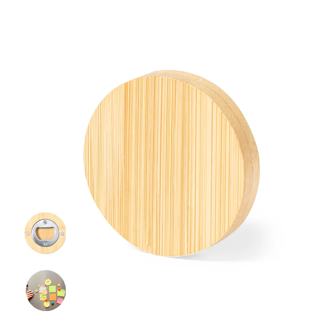 Apribottiglie magnetico Betriok in bambù, su fondo bianco