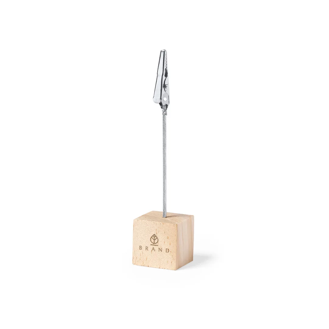 Clip Sanny, base in legno con il logo inciso, vista frontale