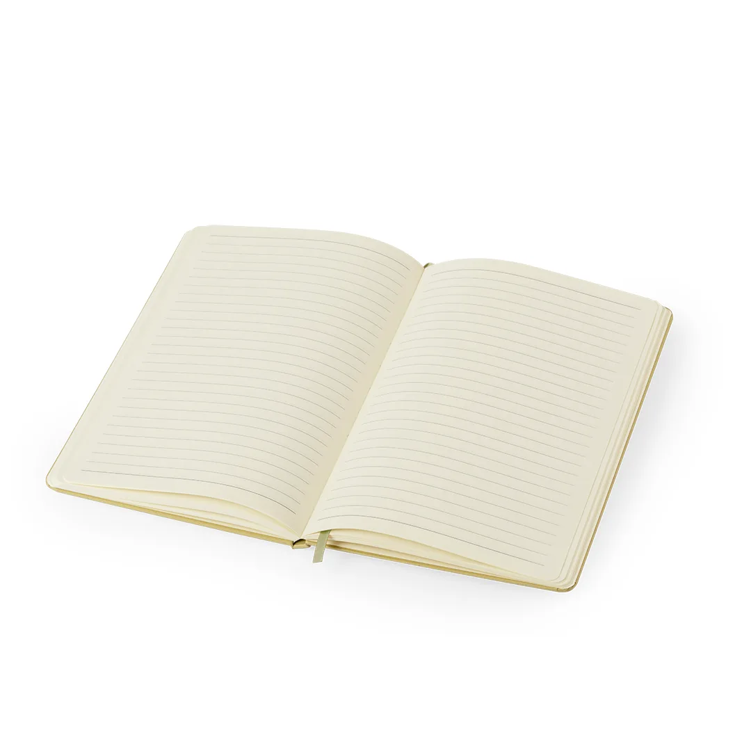 Block notes Faty aperto sui fogli a righe