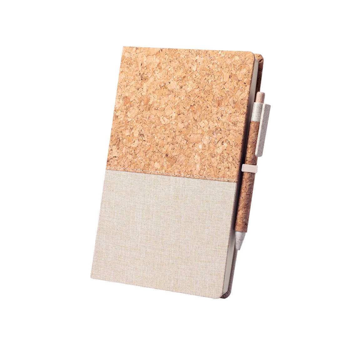 Set block notes Brastel in sughero con penna, su fondo bianco