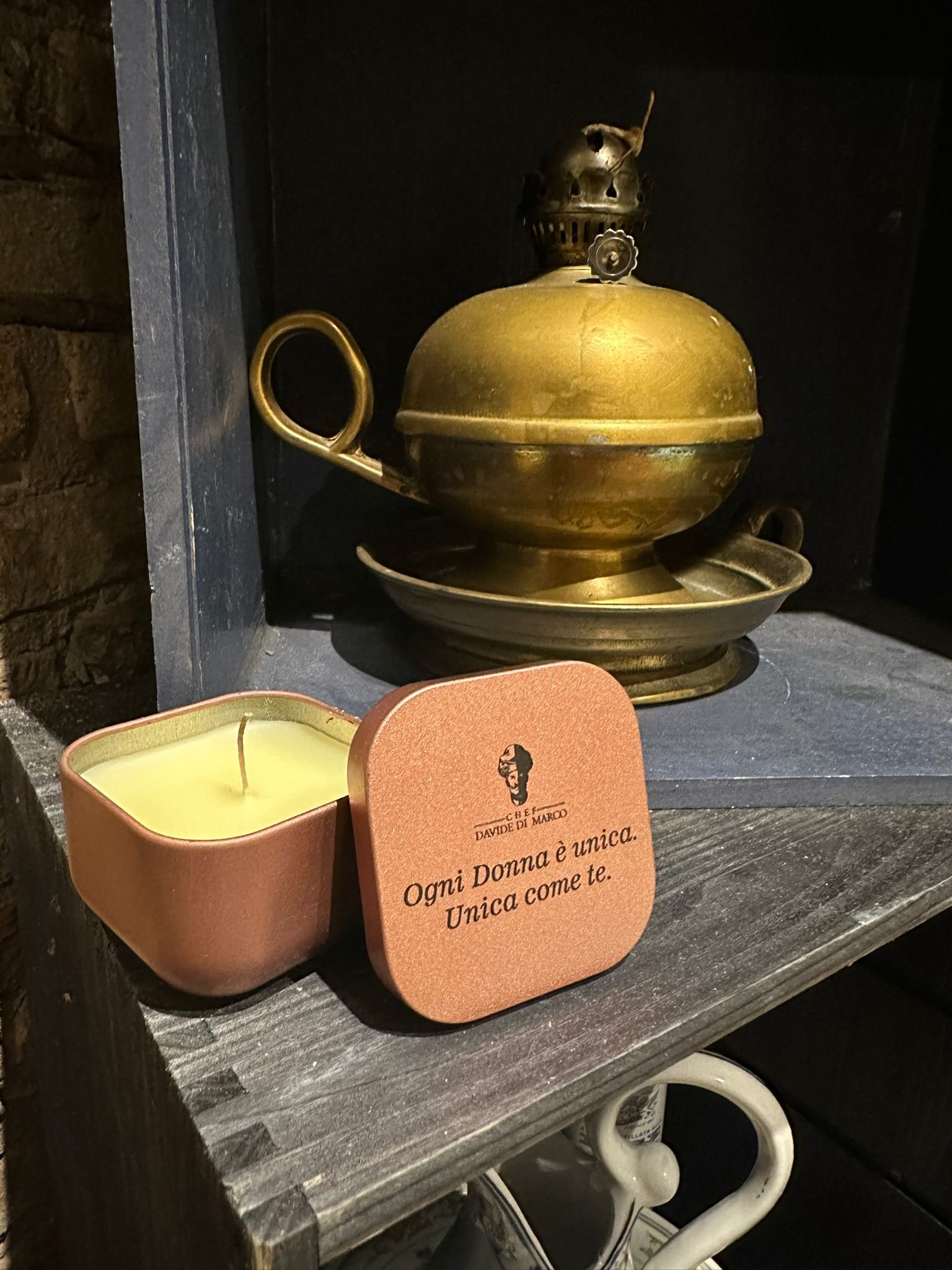 Candele Personalizzate con Stampa UV LED per l'Osteria Damè: Un Omaggio Unico per la Festa della Donna