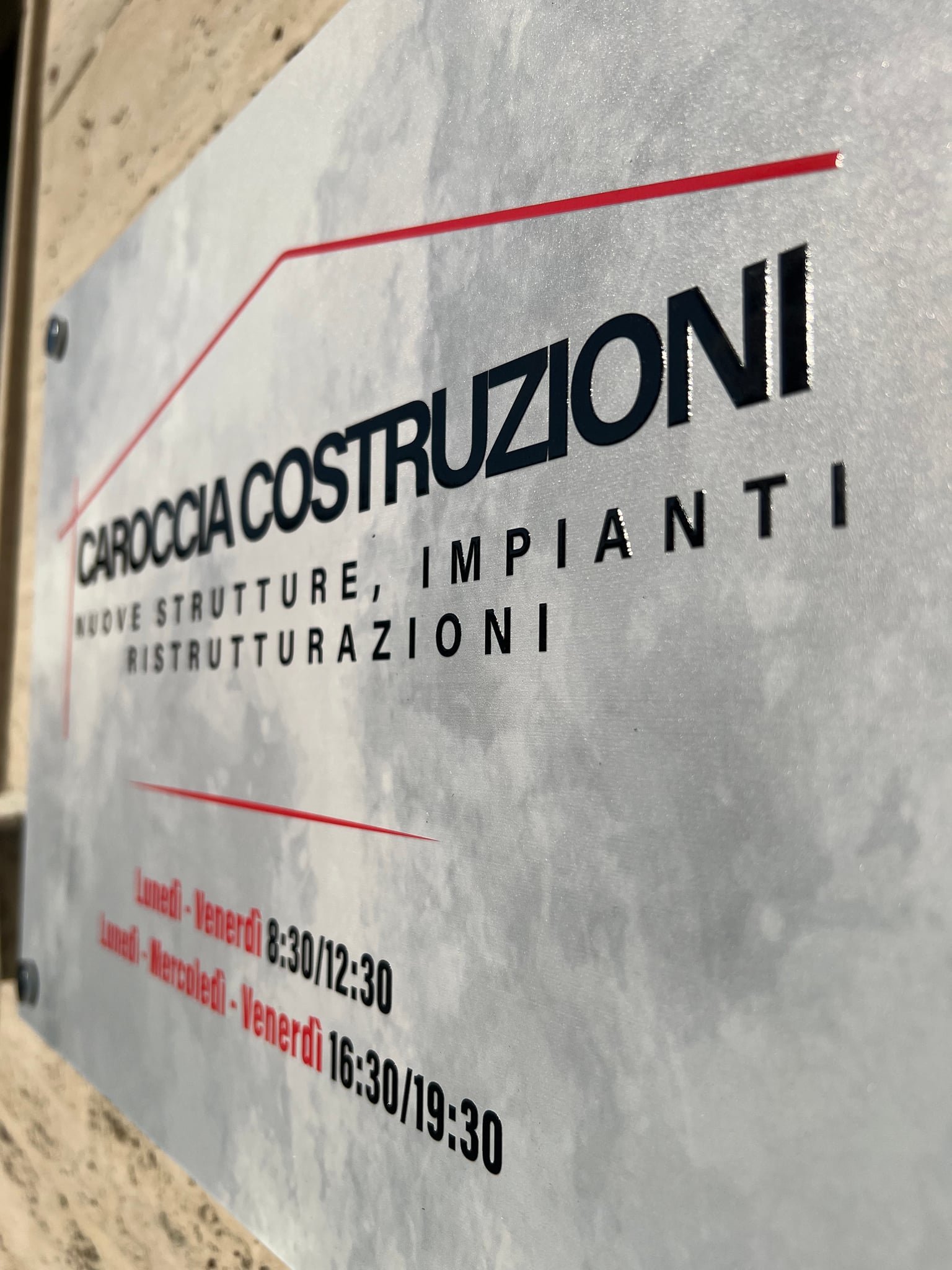 Comunicazione Visiva nel Settore Edilizio: Il Caso di Successo Caroccia Costruzioni
